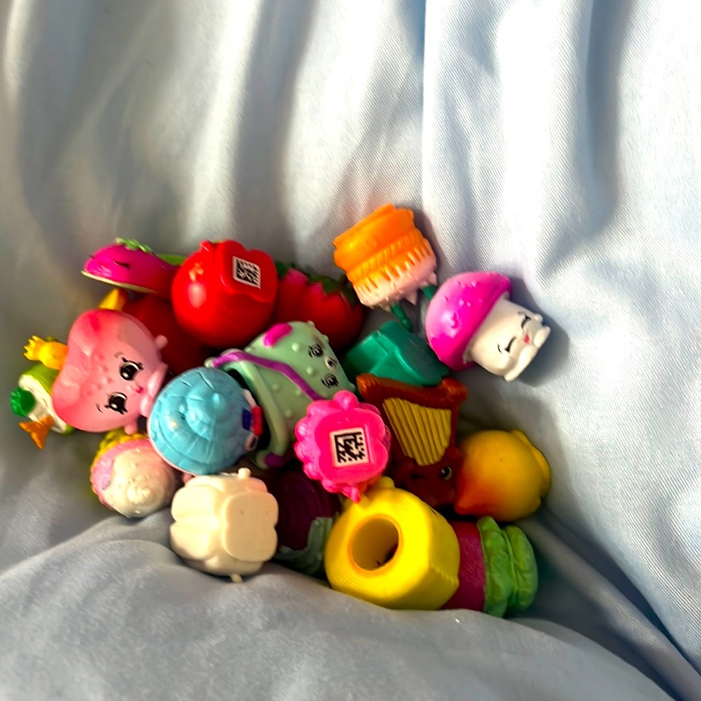 20 pack of shopkins, a mix of all the series’s